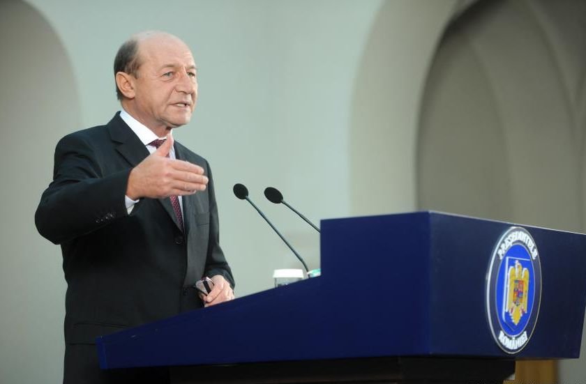 Băsescu: Ponta, emblema corupţiei dacă nu-şi asumă OUG pentru art.140 din Codul de procedură penală