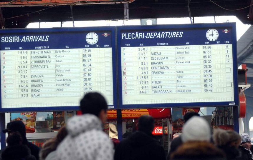Peste 70 de trenuri de călători anulate şi restricţii de trafic pe opt linii