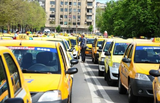 De când Bucureştiul e invadat de zăpadă, taximetriştii au pus ban pe ban