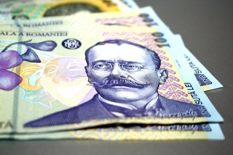 SONDAJ: Un sfert dintre români rămân fără bani după ce achită cheltuielile de bază