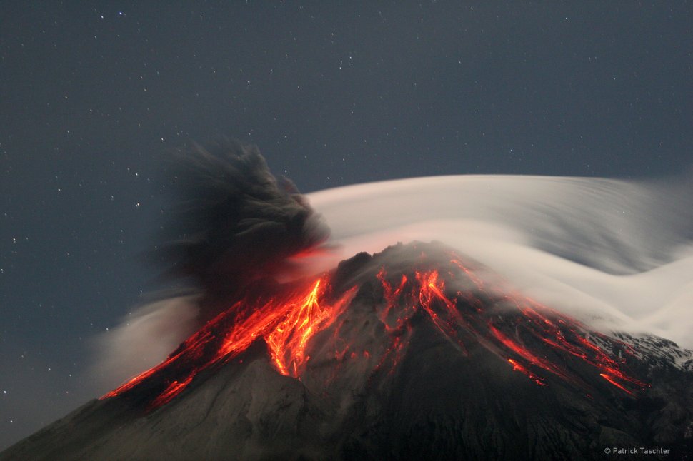 E stare de ALERTĂ din cauza acestui vulcan. Mii de oameni au fost evacuaţi din locuinţe