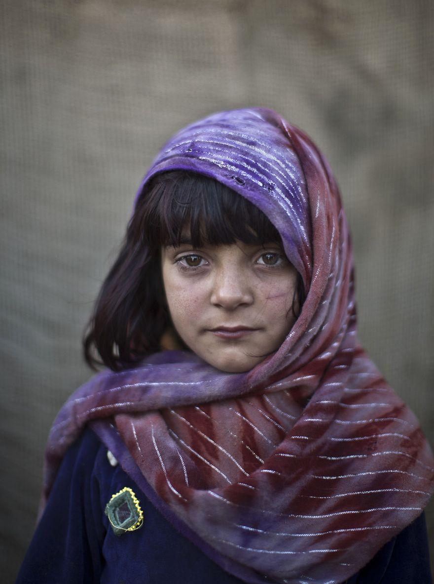 Ei sunt COPIII RĂZBOIULUI! Situaţia refugiaţilor afgani este tot mai îngrijorătoare 245683