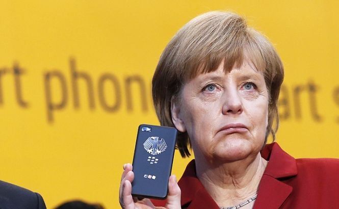 Hackerii europeni dau în judecată guvernul german în frunte cu Angela Merkel