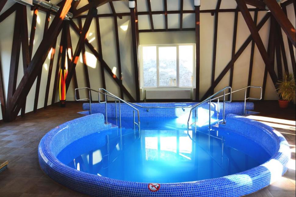 (P) Complexul Hotelier Ciucaş – o oază de sănătate şi relaxare, oferită de Regio 243757