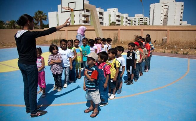 Libia. 6 copii au fost răniţi după ce o bombă a explodat în curtea şcolii