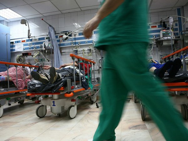 Spitalul din Ploieşti, în continuare în criză de medicamente şi materiale sanitare. Pacienţii merg &quot;pregătiţi&quot; cu spirt şi vată