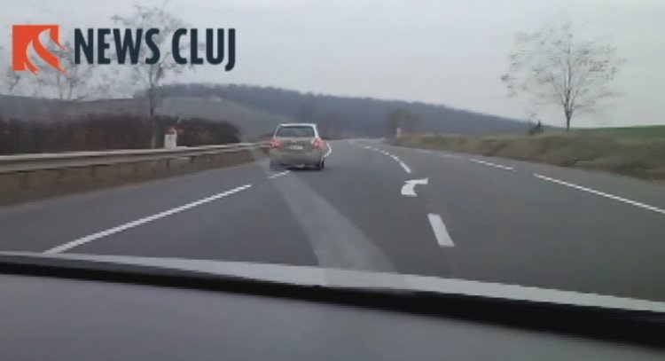 Imagini de NECREZUT, filmate pe o şosea din Cluj. &quot;Regele şoselelor&quot; merge cu viteză ameţitoare pe contrasens, în zig-zag