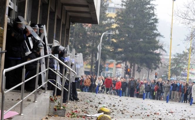 Bosnia-Herţegovina este cuprinsă de un val de proteste antiguvernamentale