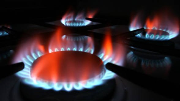 &quot;Preţul gazelor va SCĂDEA cu 6,5% începând cu 1 aprilie, iar preţul curentului cu 5,7% începând cu 1 septembrie&quot;
