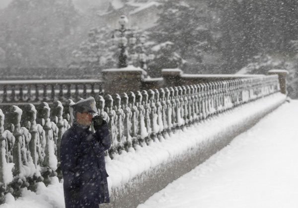 Furtună de zăpadă în Tokyo. Cel puţin 2 persoane au murit şi alte 89 au fost rănite