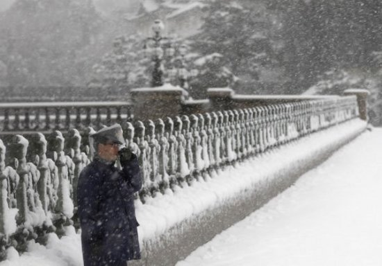 Japonia se confruntă cu cea mai mare furtună de zăpadă din ultima jumătate de secol. Cel puţin 11 morţi şi 1.250 de răniţi