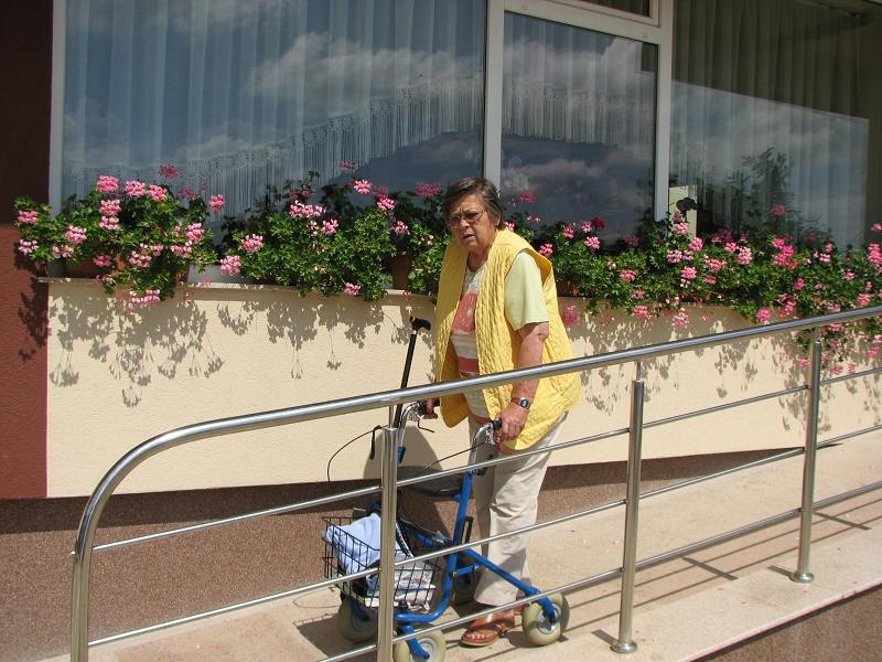 (P) Bătrânii din Suceava beneficiază de un centru reabilitat cu fonduri Regio 244474