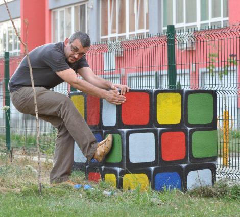 Un ROMÂN schimbă faţa oraşelor. Ghenele devin peste noapte "piscine, biblioteci sau acvarii cu peşti" 246617
