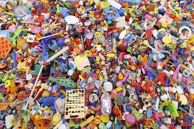 Zeci de mii de jucării contrafăcute, confiscate în Portul Constanţa