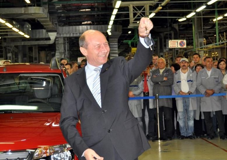 Băsescu creează panică la Dacia: &quot;E sigur că se va pierde asamblarea de la Piteşti, la uzinele Dacia&quot;