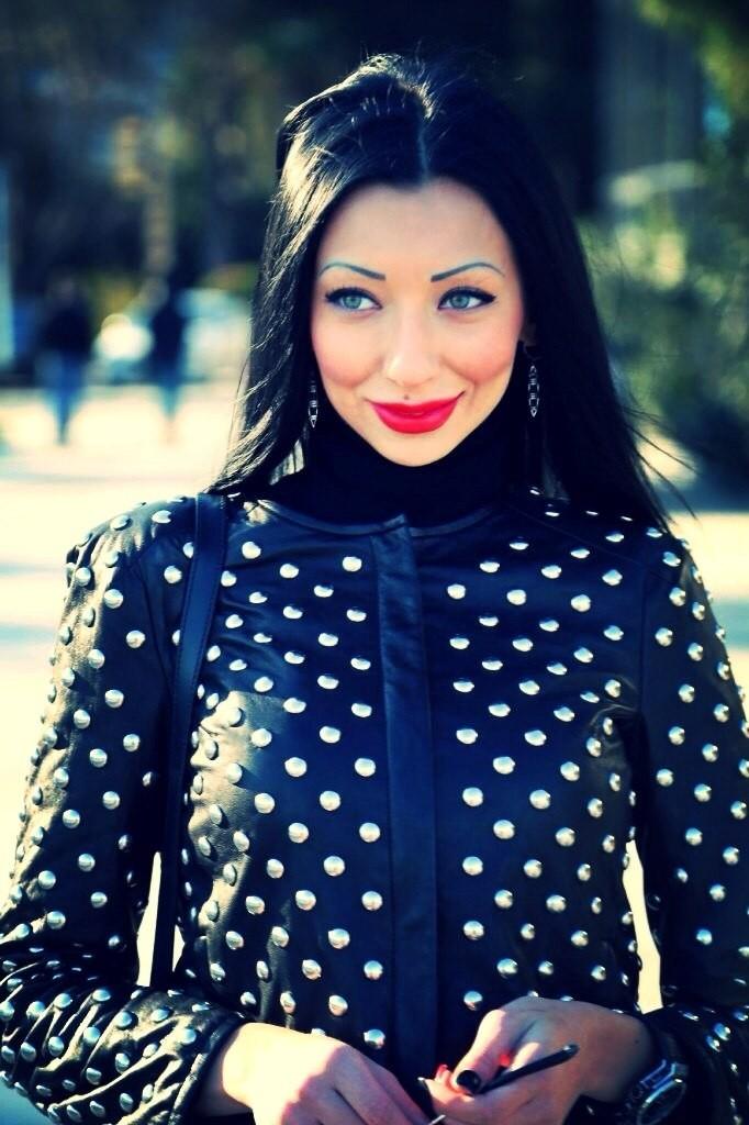 Ea este fiica unui IMPORTANT politician. Iată ce face cu banii TĂTICULUI 246769