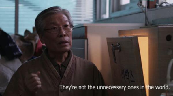 Ce face acest PASTOR cu bebeluşii oamenilor a făcut înconjurul lumii. "Eu am inventat Dropbox" 247153