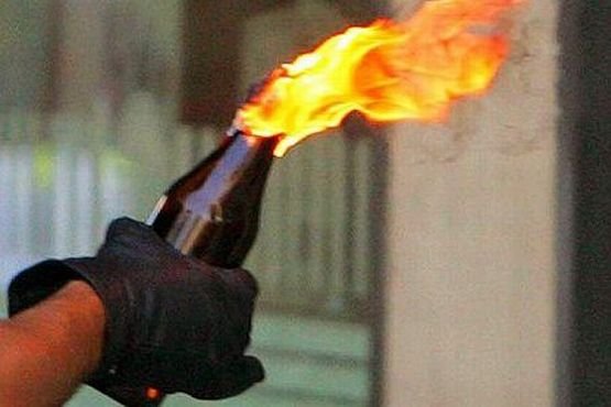 Maşina unui poliţist din Tulcea, incendiată cu un cocktail Molotov