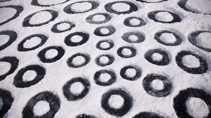 RUŞII au crezut că au fost vizitaţi de extratereştri. Ce au descoperit pe suprafaţa acestui lac. "E ULUITOR" 247117