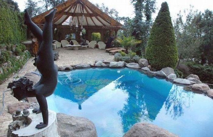 Ce au găsit poliţiştii când au percheziţionat această casă. "N-am mai văzut aşa ceva în viaţa mea" 247579