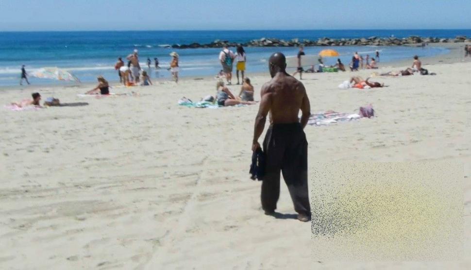 Cum arată acest bărbat la 77 de ani. De la spate zici că are 20. Care este secretul lui 247764