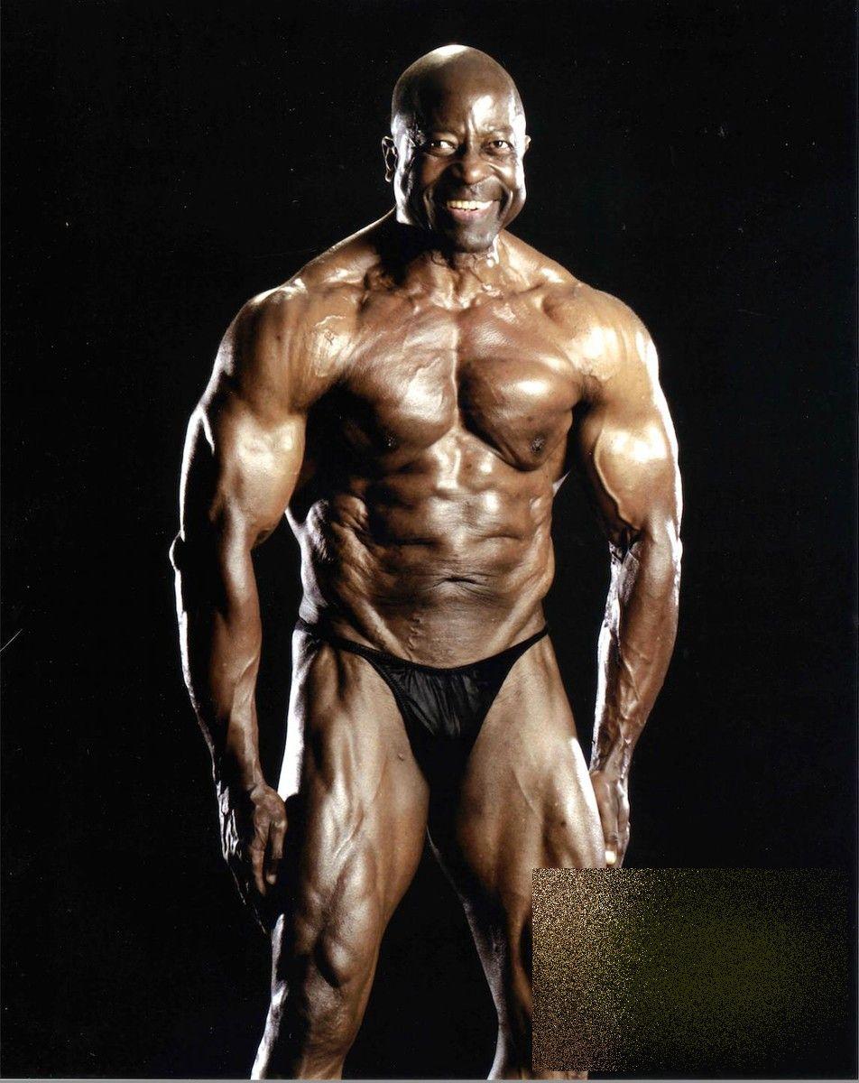 Cum arată acest bărbat la 77 de ani. De la spate zici că are 20. Care este secretul lui 247765