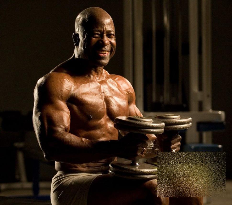 Cum arată acest bărbat la 77 de ani. De la spate zici că are 20. Care este secretul lui 247770