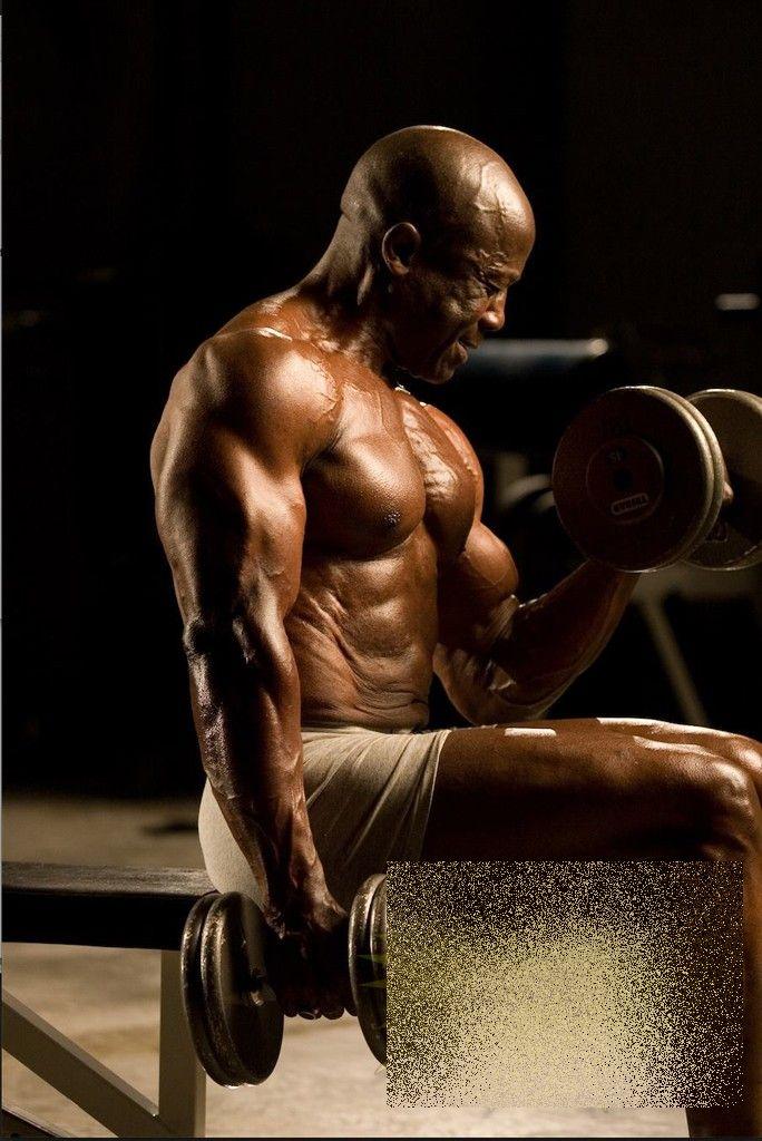 Cum arată acest bărbat la 77 de ani. De la spate zici că are 20. Care este secretul lui 247771