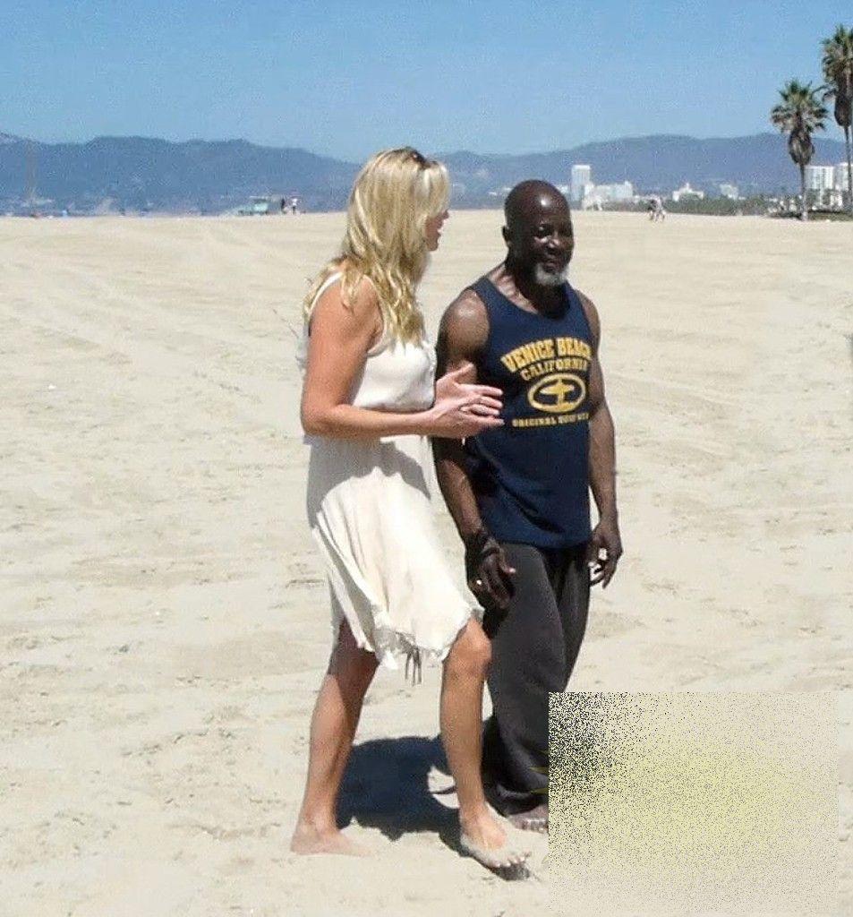 Cum arată acest bărbat la 77 de ani. De la spate zici că are 20. Care este secretul lui 247773