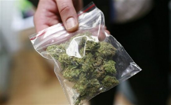 Şase kilograme de marijuana, găsite într-un autocar care venea din Spania spre România