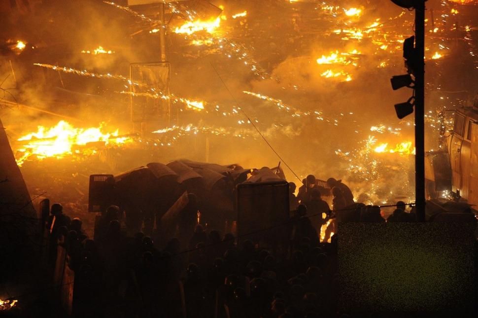 "Dumnezeule, ai milă de sufletele lor!" Imagini CUTREMURĂTOARE postate de protestatarii din Ucraina 248021