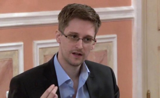 &quot;Îi arătăm lui Edward Snowden că suntem solidari cu el&quot;. Fostul consultant, ales rector al Universităţii din Glasgow