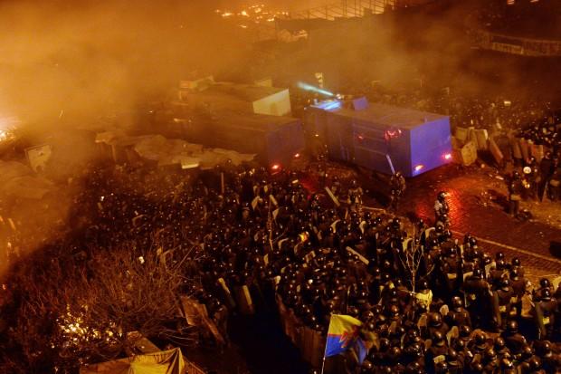 Proteste Ucraina. Viktor Ianukovici l-a demis pe şeful Statului Major, după sporirea atribuţiilor armatei 