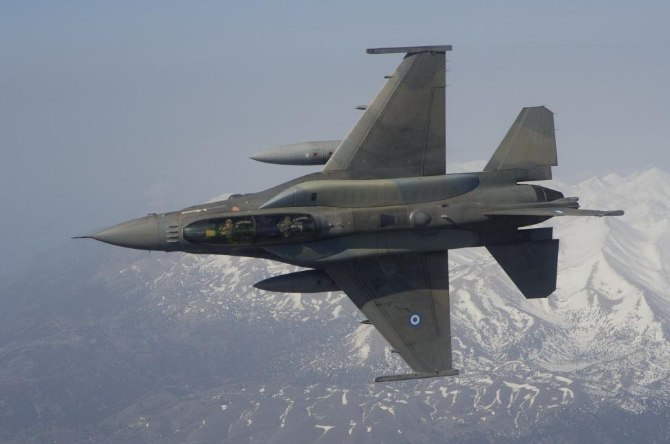 Raid al avioanelor pakistaneze asupra pozițiilor talibanilor. 15 persoane au fost ucise