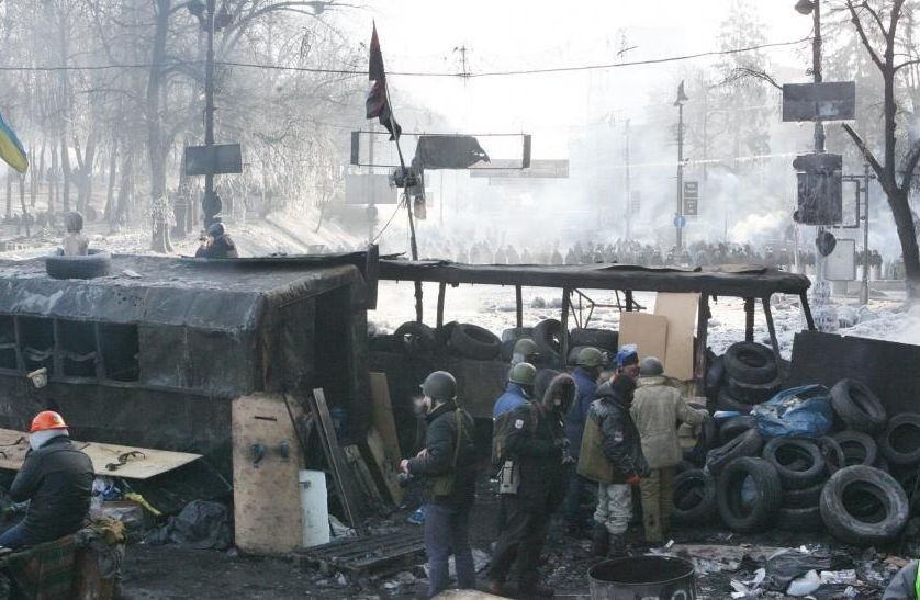 Şaizeci şi şapte de poliţişti, luaţi OSTATICI de protestatari, la Kiev
