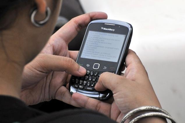 Companiile de telefonie mobilă pierd zeci de miliarde din cauza aplicaţiilor de mesagerie instant