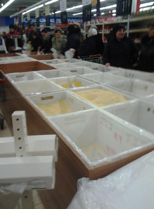 O altă mare problemă în Ucraina. Rafturile magazinelor sunt GOALE 248377