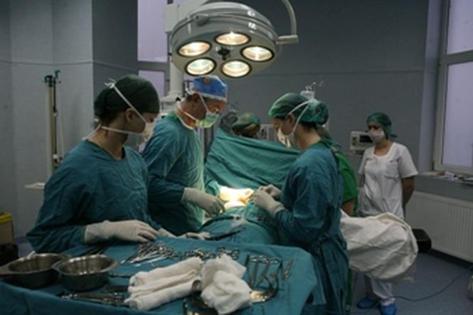 Pacienţii unui spital din Marea Britanie văd filme în timp ce sunt operaţi