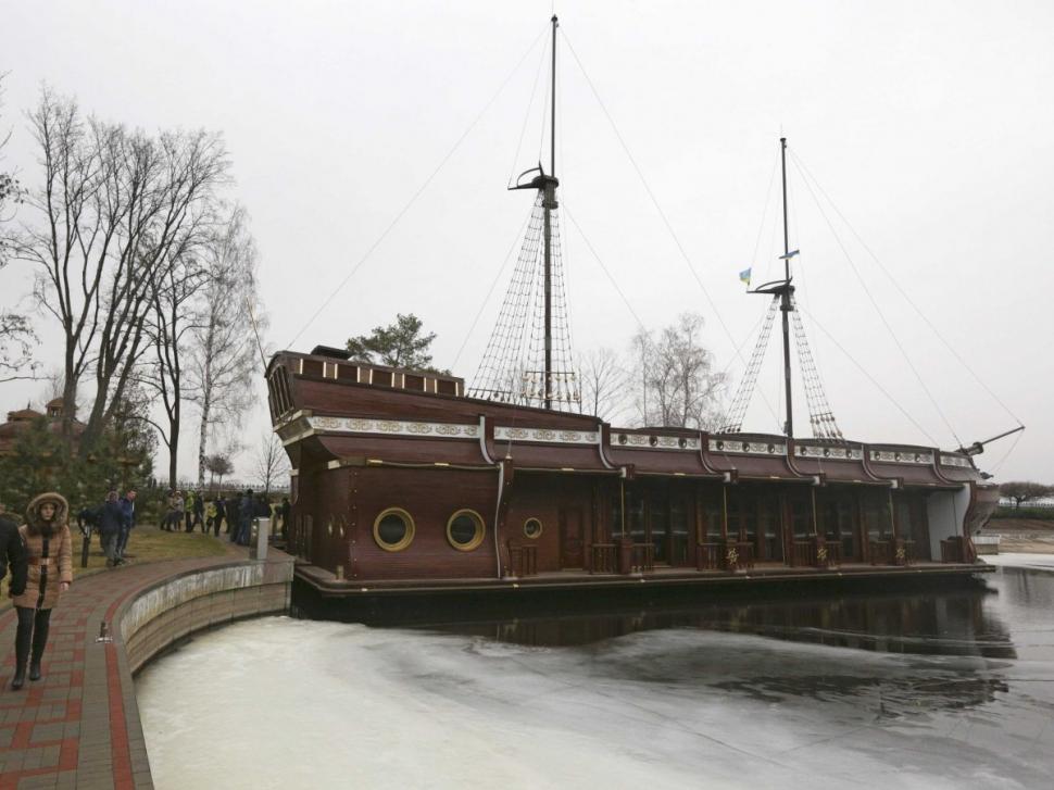 Camerele lui Napoleon Bonaparte erau simple "jucării". LUXUL şi OPULENŢA din casele oamenilor lui Ianokovici 248905