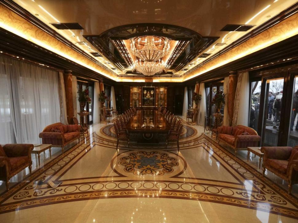 Camerele lui Napoleon Bonaparte erau simple "jucării". LUXUL şi OPULENŢA din casele oamenilor lui Ianokovici 248926