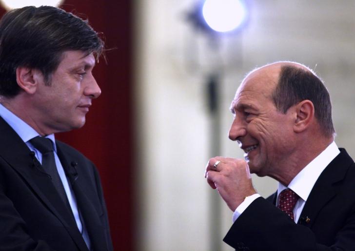 &quot;USL-ul trebuie să lupte împotriva lui Traian Băsescu&quot;. Antonescu, principalul vinovat de criza din USL, spun românii