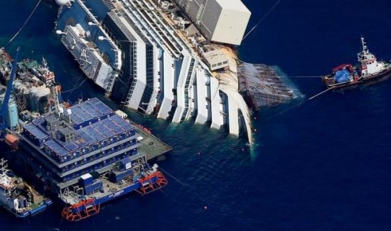 Fostul comandant al vasului de croazieră Costa Concordia a revenit la locul tragediei