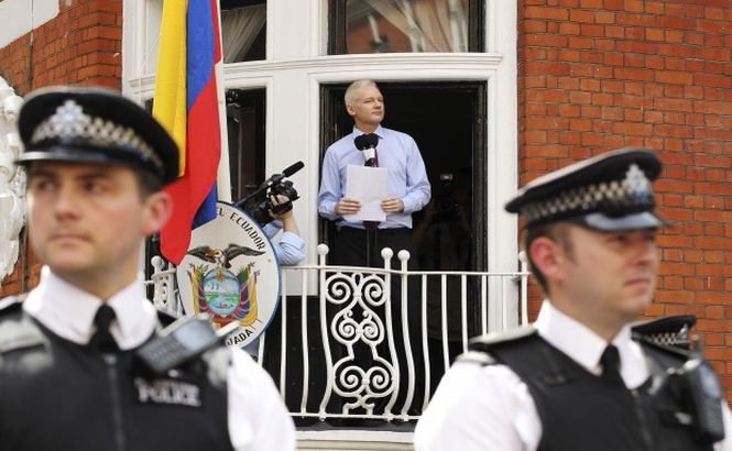 Londra. Peste 8 milioane de dolari, cheltuiţi pentru monitorizarea &quot;adăpostulul&quot; lui Julian Assange