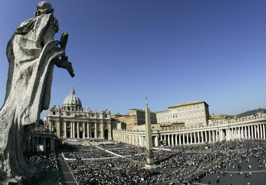 Reformă la Vatican: Schimbare administrativă majoră anunţată de Papa Francisc