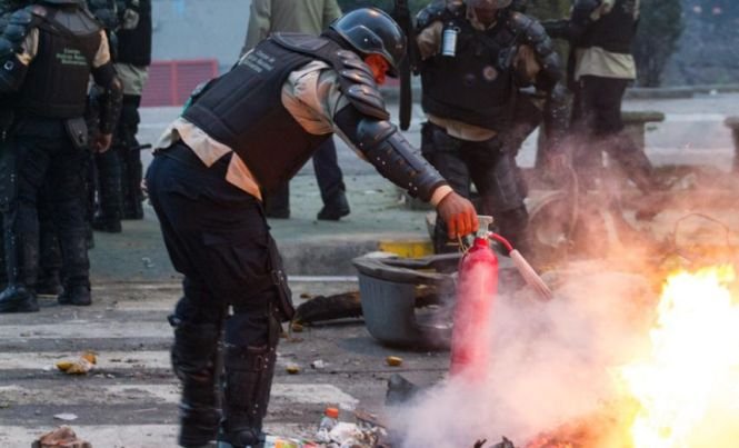 Proteste violente în Venezuela. 17 oameni au murit