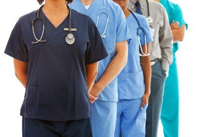 Medicii rezidenţi ameninţă că vor da în judecată Ministerul Sănătăţii, dacă nu primesc bursele promise de Guvern