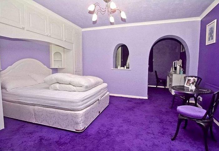 Pare o casă normală pe dinafară, dar când intri, totul se schimbă RADICAL. Cum este decorată locuinţa 249795