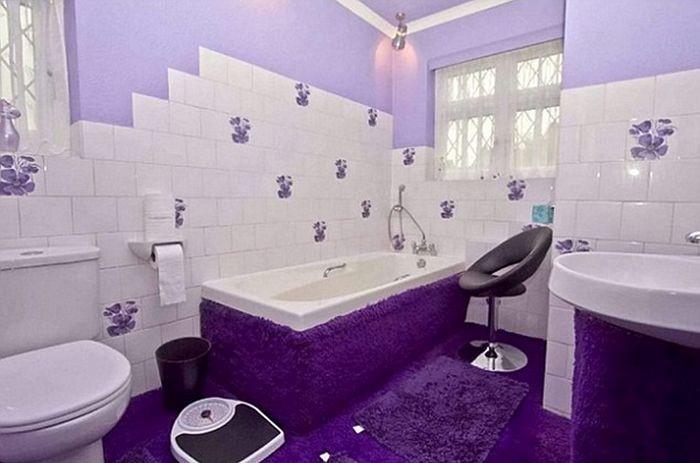 Pare o casă normală pe dinafară, dar când intri, totul se schimbă RADICAL. Cum este decorată locuinţa 249797