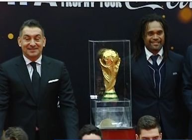 Trofeul Cupei Mondiale FIFA 2014 a sosit în Bucureşti