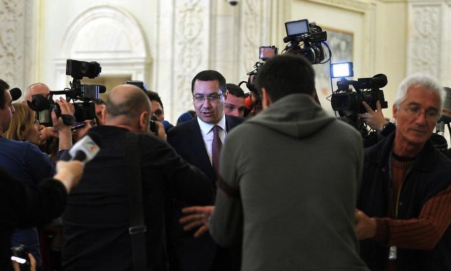 Ponta, despre demisia lui Antonescu de la şefia Senatului: S-a sinucis!